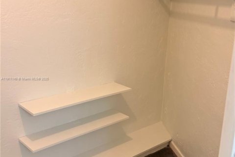 Copropriété à louer à Miami Lakes, Floride: 2 chambres, 99.87 m2 № 1966981 - photo 17