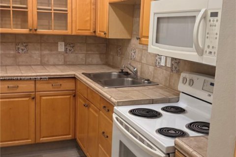 Copropriété à louer à Miami Lakes, Floride: 2 chambres, 99.87 m2 № 1966981 - photo 6