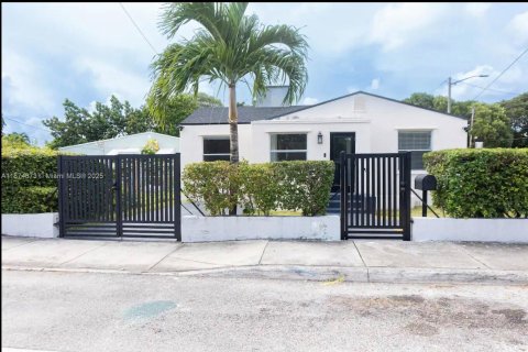 Casa en venta en Miami, Florida, 3 dormitorios, 110.37 m2 № 1925890 - foto 1