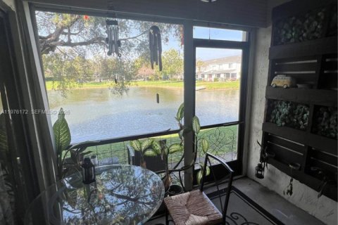 Condominio en Margate, Florida, 2 dormitorios  № 2042778