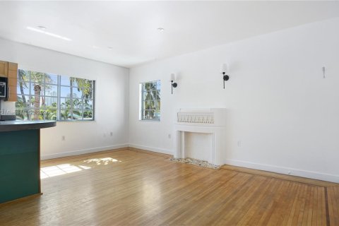 Condominio en Miami Beach, Florida, 1 dormitorio  № 2034241