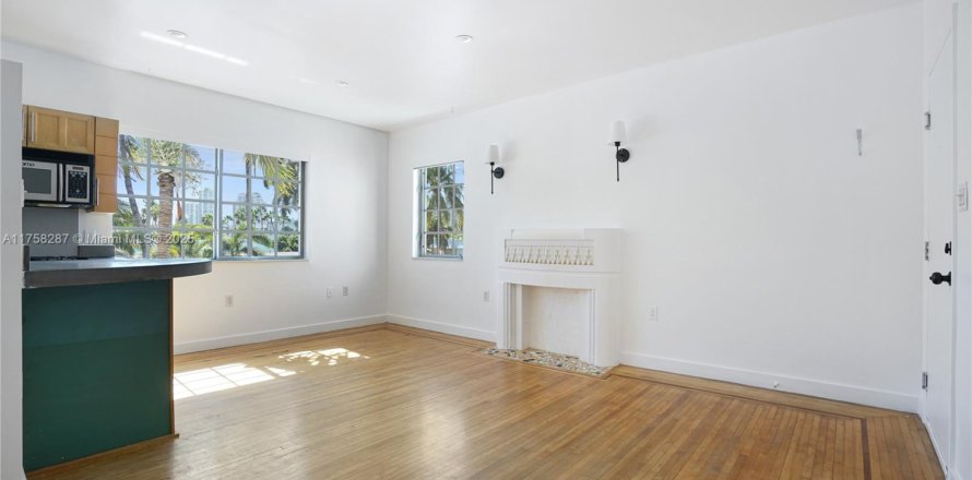 Condominio en Miami Beach, Florida, 1 dormitorio № 2034241