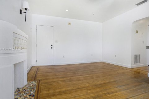 Condominio en venta en Miami Beach, Florida, 1 dormitorio, 49.05 m2 № 2034241 - foto 2