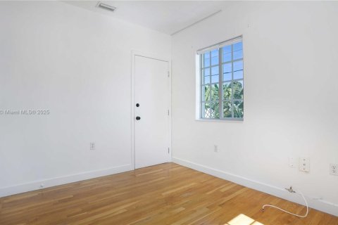 Condominio en venta en Miami Beach, Florida, 1 dormitorio, 49.05 m2 № 2034241 - foto 16