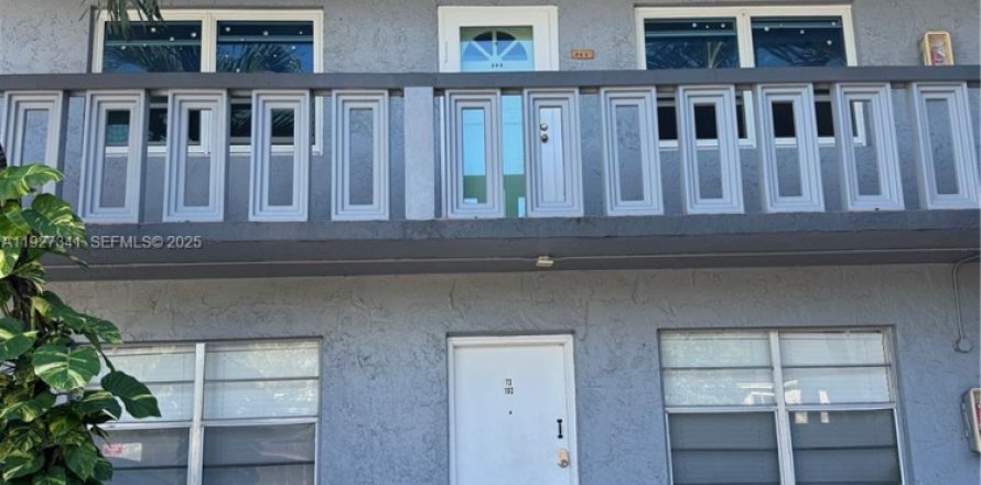 Condo in Dania Beach, Florida, 2 bedrooms № 1987013