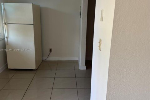 Condo in Dania Beach, Florida, 2 bedrooms № 1987013 - photo 4