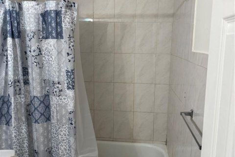 Condo in Dania Beach, Florida, 2 bedrooms  № 1987013 - photo 9