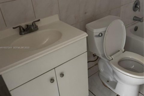 Condo in Dania Beach, Florida, 2 bedrooms № 1987013 - photo 9