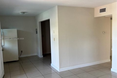 Condo in Dania Beach, Florida, 2 bedrooms № 1987013 - photo 8
