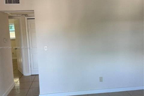Condo in Dania Beach, Florida, 2 bedrooms № 1987013 - photo 3