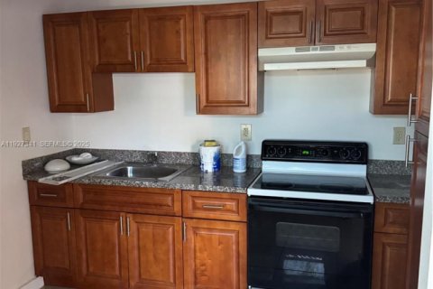 Condo in Dania Beach, Florida, 2 bedrooms № 1987013 - photo 2