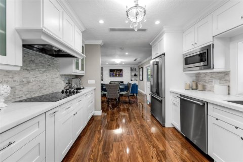 Villa ou maison à vendre à Miami, Floride: 4 chambres, 242.01 m2 № 1939877 - photo 16