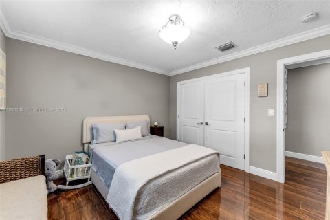 Villa ou maison à vendre à Miami, Floride: 4 chambres, 242.01 m2 № 1939877 - photo 21