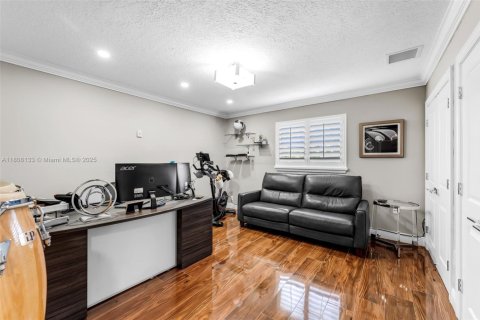 Villa ou maison à vendre à Miami, Floride: 4 chambres, 242.01 m2 № 1939877 - photo 24