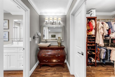 Villa ou maison à vendre à Miami, Floride: 4 chambres, 242.01 m2 № 1939877 - photo 30