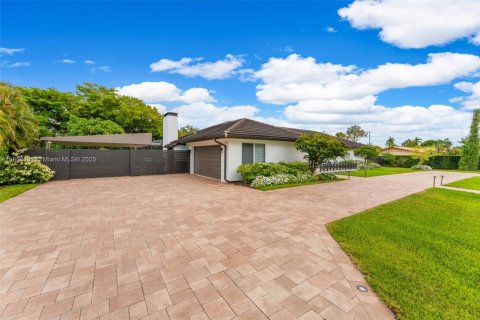 Villa ou maison à vendre à Miami, Floride: 4 chambres, 242.01 m2 № 1939877 - photo 4
