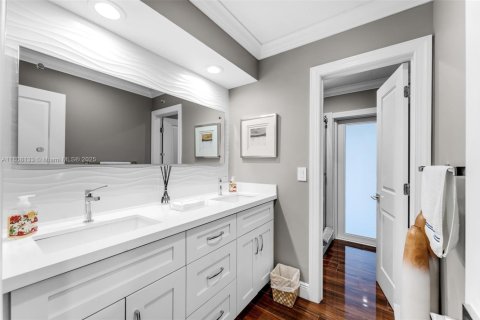 Villa ou maison à vendre à Miami, Floride: 4 chambres, 242.01 m2 № 1939877 - photo 18