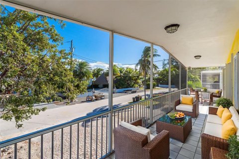 House in Key Largo, Florida 2 bedrooms, 82.13 sq.m. № 2043131 - photo 3