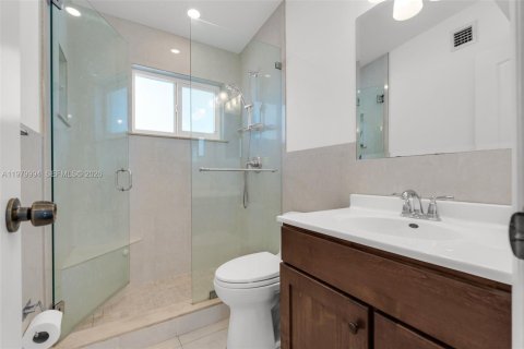 House in Key Largo, Florida 2 bedrooms, 82.13 sq.m. № 2043131 - photo 12