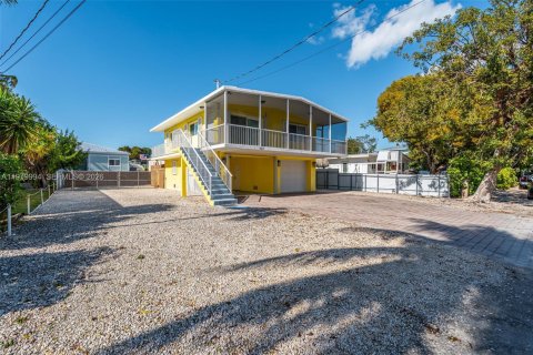 House in Key Largo, Florida 2 bedrooms, 82.13 sq.m. № 2043131 - photo 2