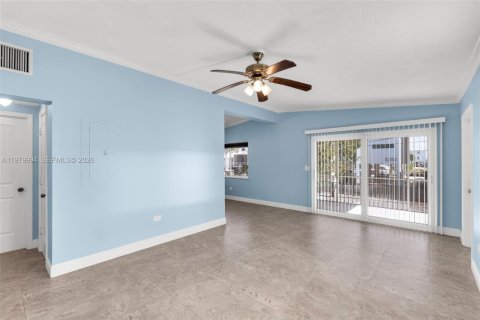 House in Key Largo, Florida 2 bedrooms, 82.13 sq.m. № 2043131 - photo 9