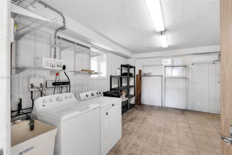 House in Key Largo, Florida 2 bedrooms, 82.13 sq.m. № 2043131 - photo 13