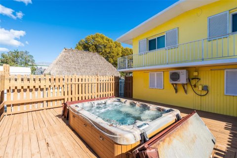 House in Key Largo, Florida 2 bedrooms, 82.13 sq.m. № 2043131 - photo 15