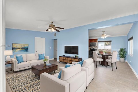 House in Key Largo, Florida 2 bedrooms, 82.13 sq.m. № 2043131 - photo 10