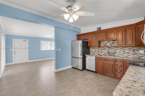 House in Key Largo, Florida 2 bedrooms, 82.13 sq.m. № 2043131 - photo 6