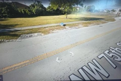 Commercial property in Miami, Florida № 1812090 - photo 19