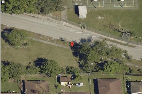 Commercial property in Miami, Florida № 1812090 - photo 15