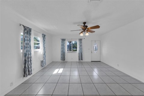 Casa en alquiler en Tamarac, Florida, 2 dormitorios, 93.65 m2 № 2169997 - foto 5