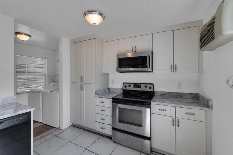 Casa en alquiler en Tamarac, Florida, 2 dormitorios, 93.65 m2 № 2169997 - foto 13