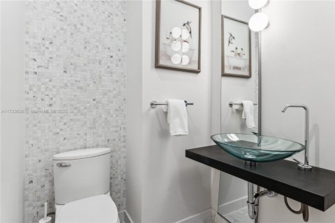 Condo in Miami, Florida, 2 bedrooms  № 2014614 - photo 7