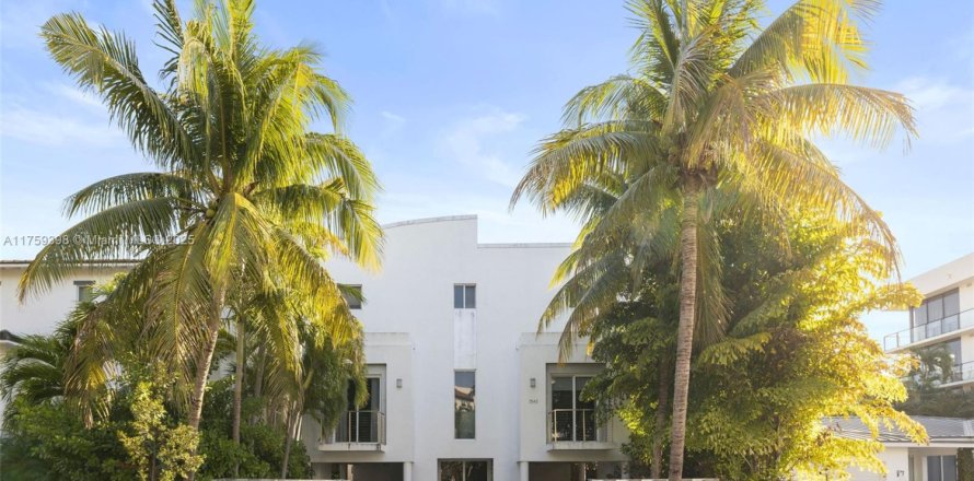 House in Miami, Florida 4 bedrooms, 289.3 sq.m. № 1584930