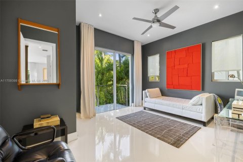 House in Miami, Florida 4 bedrooms, 289.3 sq.m. № 1584930 - photo 27
