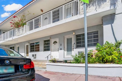 Condo in Miami Beach, Florida  № 1977688 - photo 11