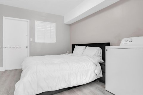 Condo in Miami Beach, Florida  № 1977688 - photo 6