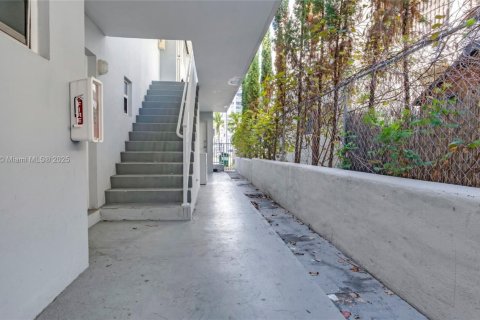 Condo in Miami Beach, Florida  № 1977688 - photo 13