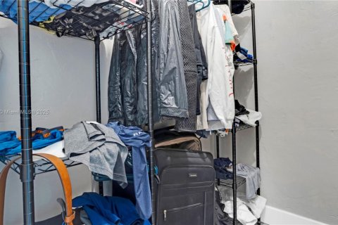 Condo in Miami Beach, Florida  № 1977688 - photo 17