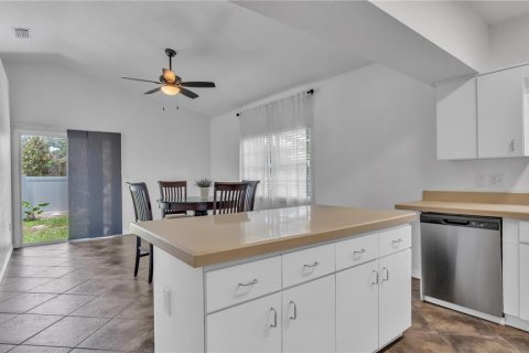 House in Tampa, Florida 3 bedrooms, 147.25 sq.m. № 2157820 - photo 15