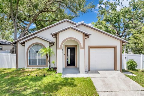 House in Tampa, Florida 3 bedrooms, 147.25 sq.m. № 2157820