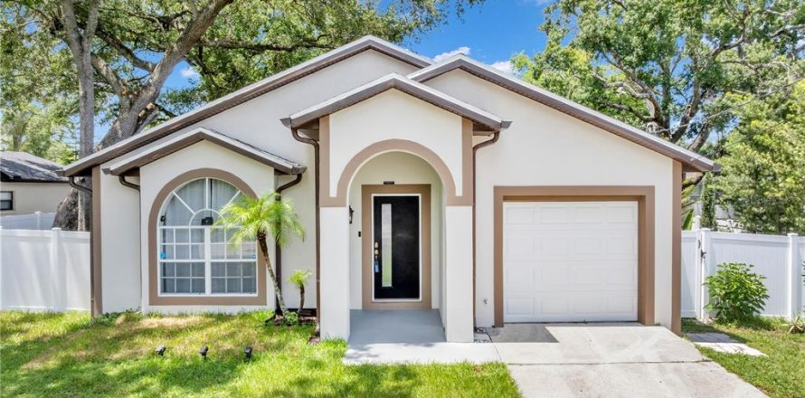 House in Tampa, Florida 3 bedrooms, 147.25 sq.m. № 2157820