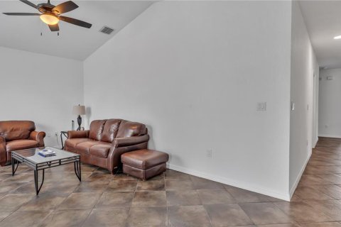 House in Tampa, Florida 3 bedrooms, 147.25 sq.m. № 2157820 - photo 8