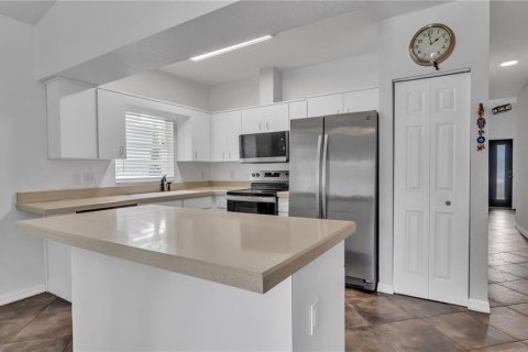 House in Tampa, Florida 3 bedrooms, 147.25 sq.m. № 2157820 - photo 16