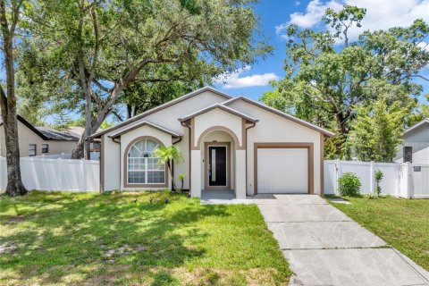 House in Tampa, Florida 3 bedrooms, 147.25 sq.m. № 2157820 - photo 3
