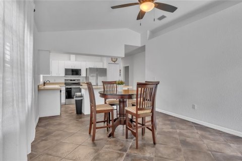 House in Tampa, Florida 3 bedrooms, 147.25 sq.m. № 2157820 - photo 18