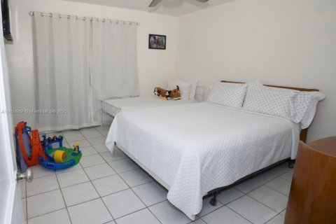 Condo in Hialeah, Florida, 1 bedroom  № 1855228 - photo 8