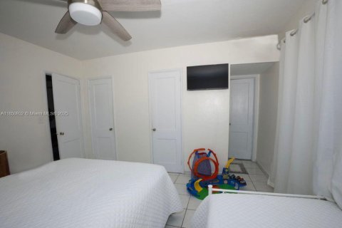 Condo in Hialeah, Florida, 1 bedroom  № 1855228 - photo 7