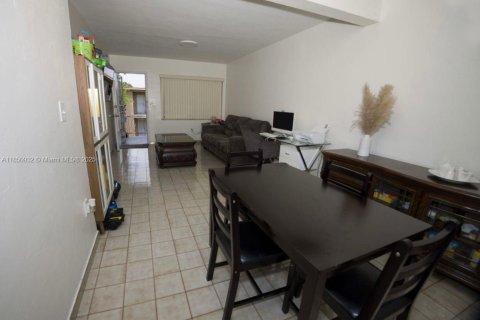 Condo in Hialeah, Florida, 1 bedroom  № 1855228 - photo 5